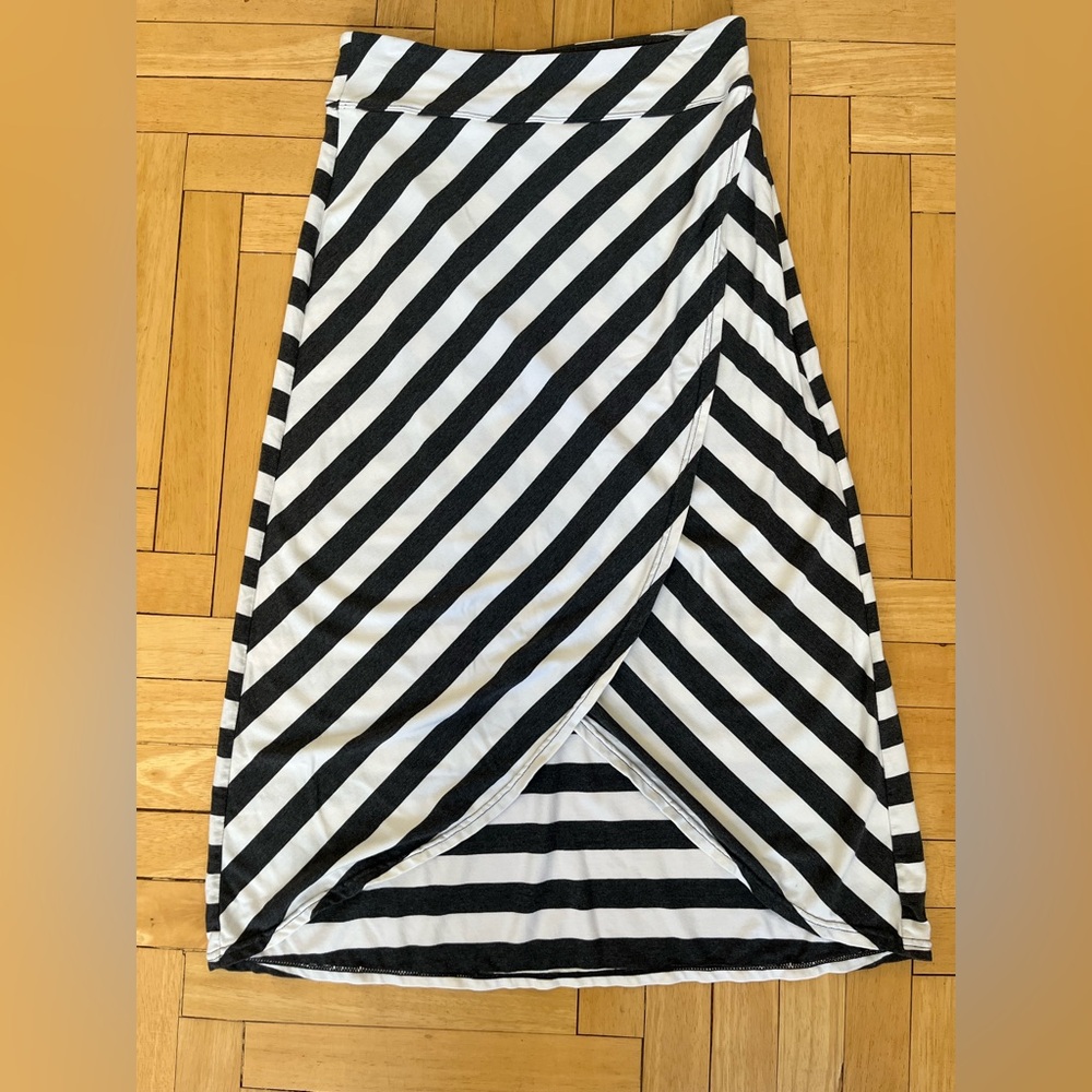 Athleta Grey and White Diagonal Stripe Midi Skirt